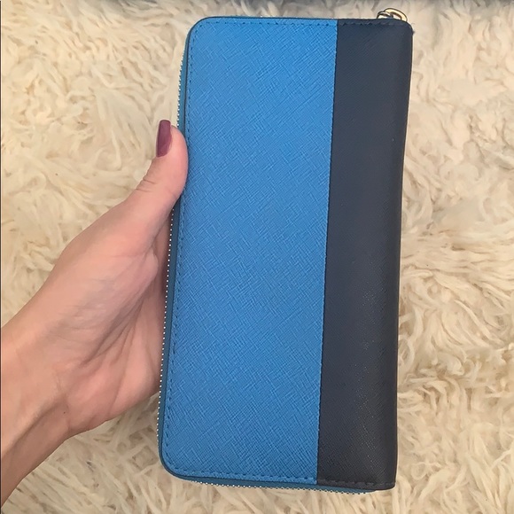 Micheal Kors continental wallet - Picture 2 of 3